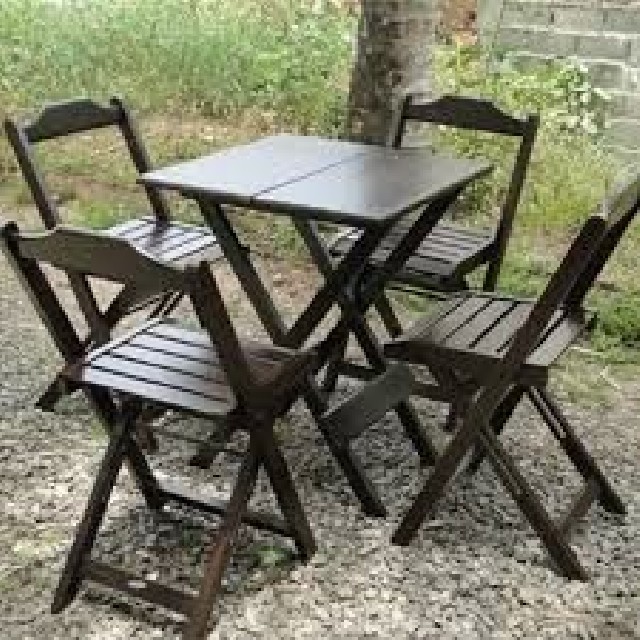 Foto 1 - Conjunto de mesa e 4 cadeiras dobrveis